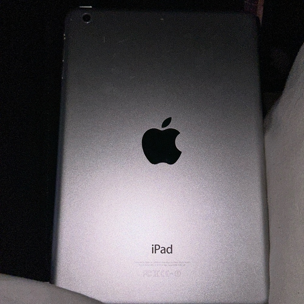Alpple mini ipad - Picture 3 of 7